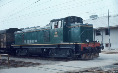 {short description of image}